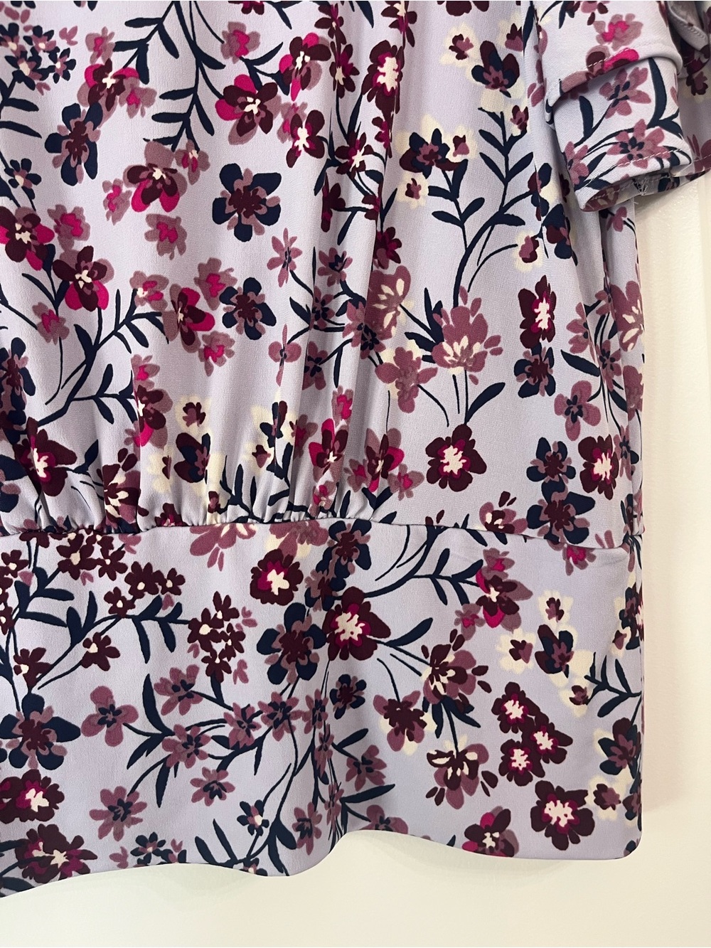 Ann Taylor Work Top Lilac Floral Short Flutter Sleeve Blouse Career Womens Small - Picture 5 of 7